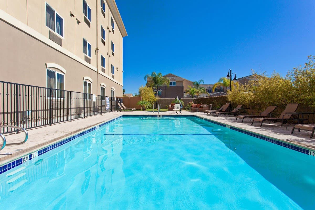 Holiday Inn Express & Suites Los Angeles Airport Hawthorne by IHG - Airport shuttle hotel near LAX