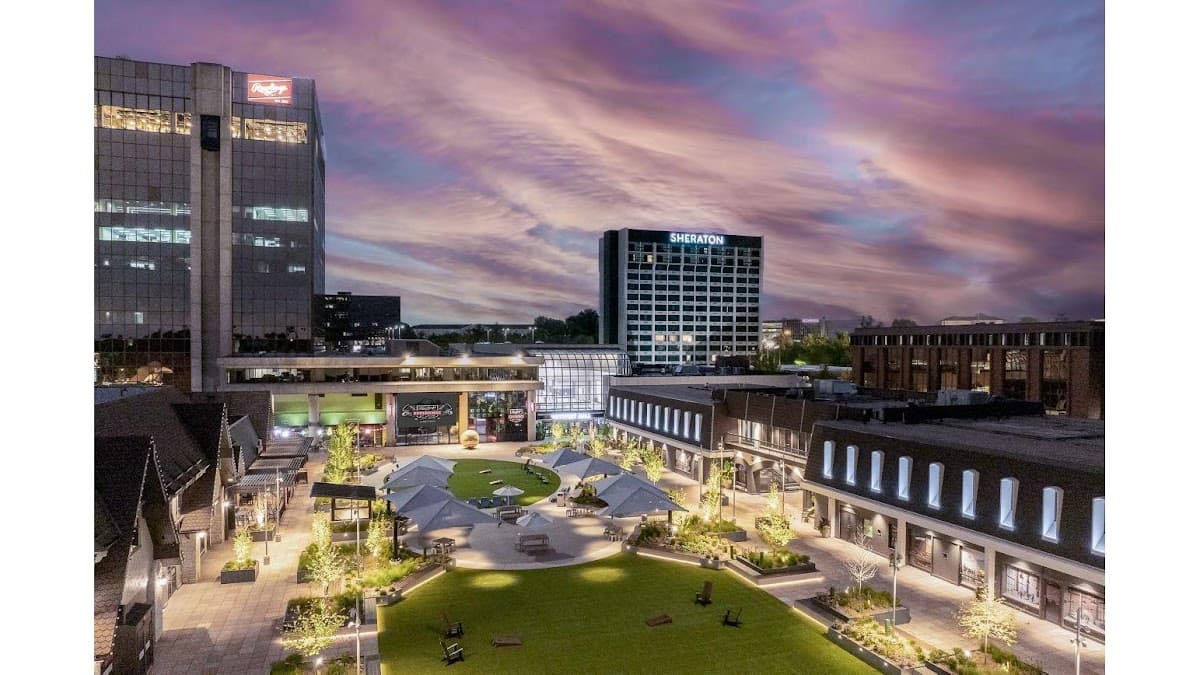 Sheraton Westport Plaza Hotel St. Louis - Airport shuttle hotel near STL