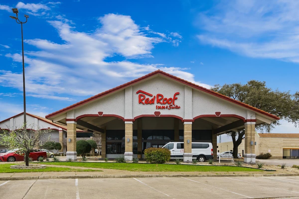 Red Roof Inn & Suites Irving - DFW Airport South - Airport shuttle hotel near DAL