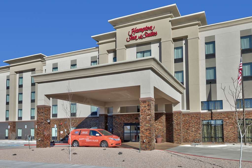 Hampton Inn & Suites Albuquerque Airport - Airport shuttle hotel near ABQ