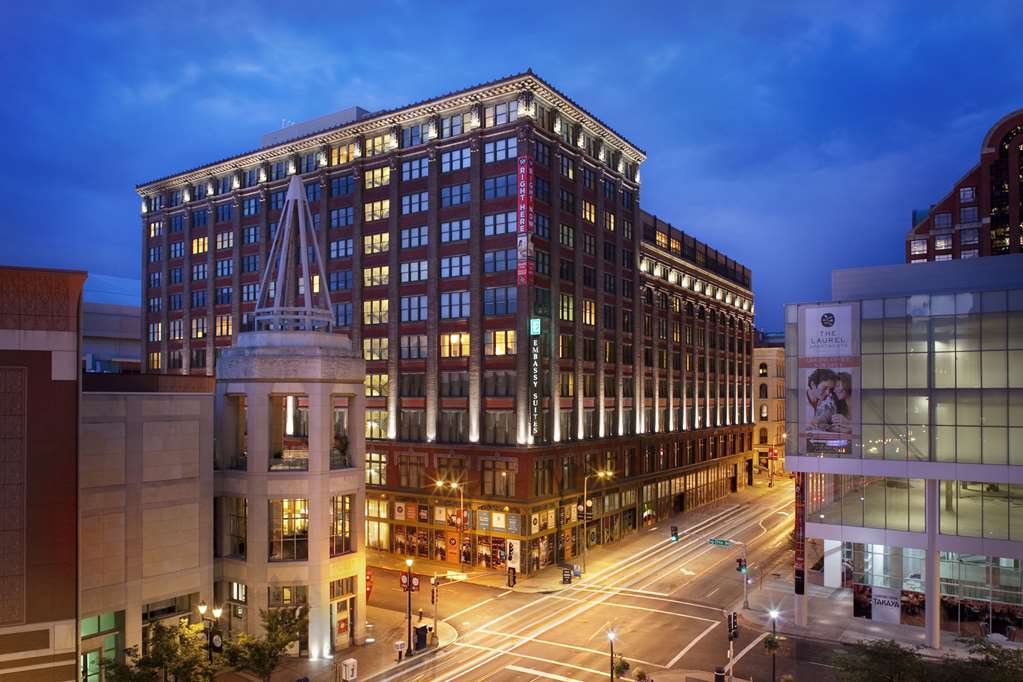 Embassy Suites by Hilton St. Louis Downtown - Airport shuttle hotel near STL
