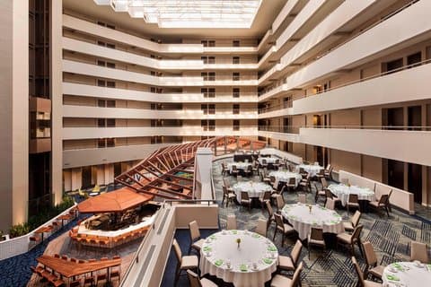 Sheraton Suites Philadelphia Airport - Airport shuttle hotel near PHL