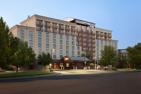 Courtyard by Marriott Denver Airport - Airport shuttle hotel near DEN