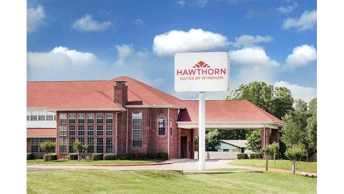 Hawthorn Suites By Wyndham Irving DFW South - Airport shuttle hotel near DAL