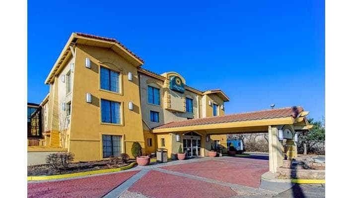 La Quinta Inn by Wyndham Chicago O'Hare Airport - Airport shuttle hotel near ORD