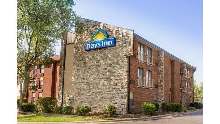 Days Inn by Wyndham Raleigh-Airport-Research Triangle Park - Airport shuttle hotel near RDU