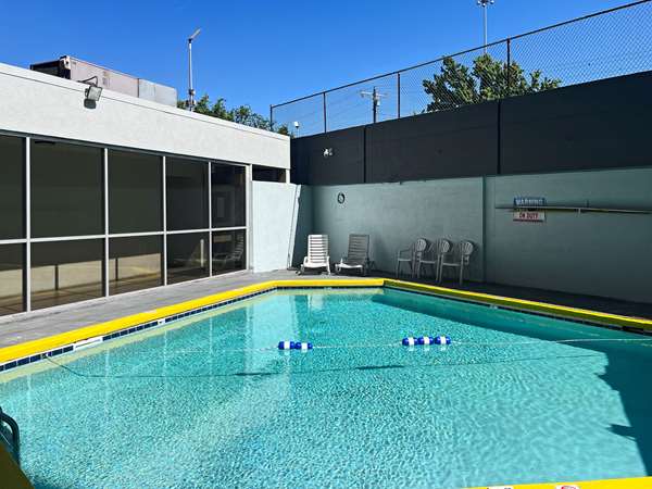 Quality Inn & Suites Cincinnati Downtown Area - Airport shuttle hotel near CVG