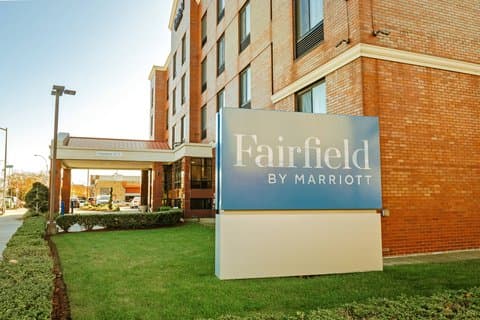 Fairfield Inn New York LaGuardia Airport/Astoria - Airport shuttle hotel near LGA