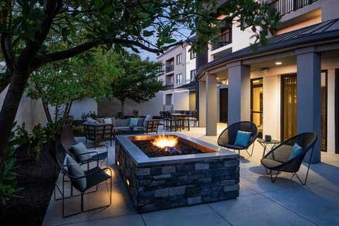 Courtyard by Marriott Cincinnati Airport South/Florence - Airport shuttle hotel near CVG