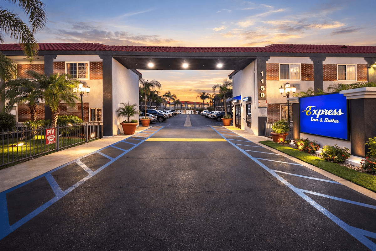Express Inn & Suites Ontario Airport - Airport shuttle hotel near ONT