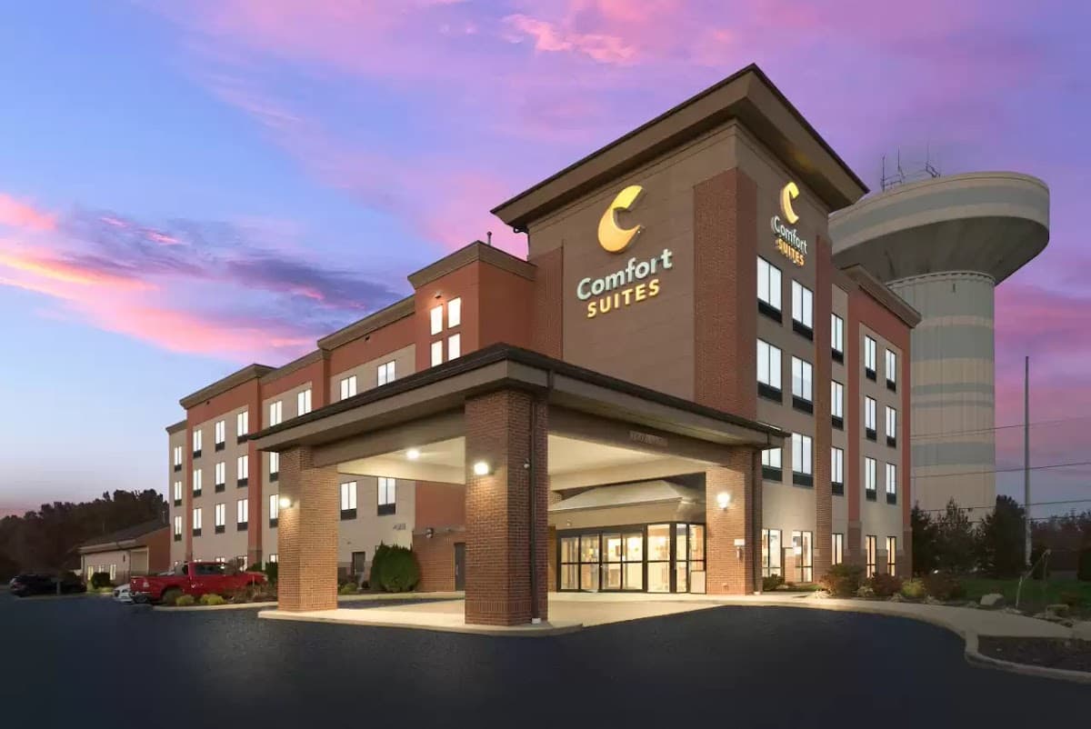 Comfort Suites Columbus East Broad - Airport shuttle hotel near CMH