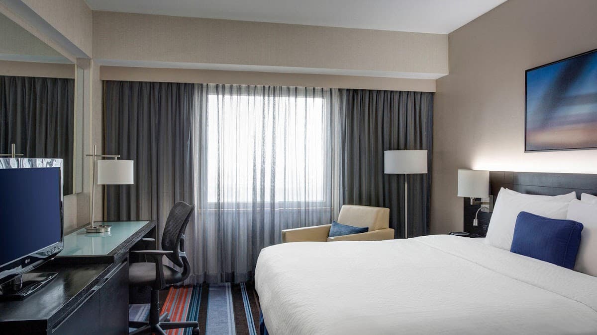 Courtyard by Marriott New York JFK Airport - Airport shuttle hotel near JFK