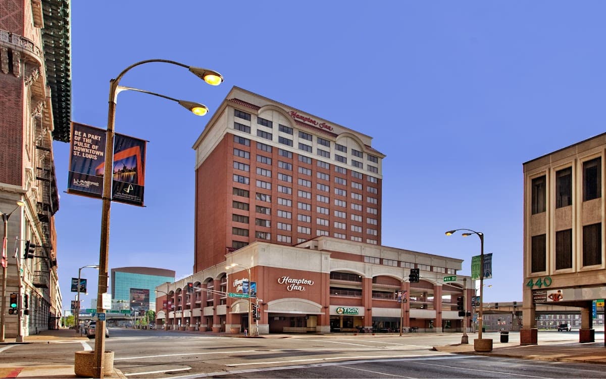 Hampton Inn St. Louis-Downtown (At the Gateway Arch) - Airport shuttle hotel near STL