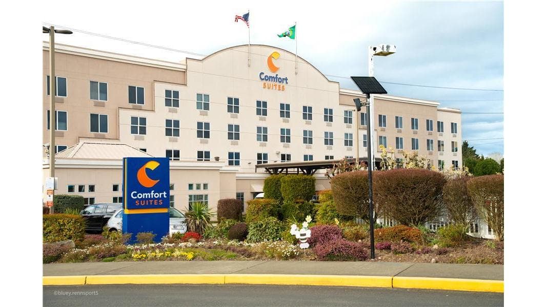 Comfort Suites Airport Tukwila Seattle - Airport shuttle hotel near SEA