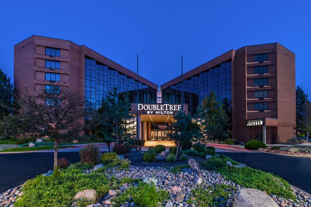 DoubleTree by Hilton Hotel Denver - Aurora - Airport shuttle hotel near DEN