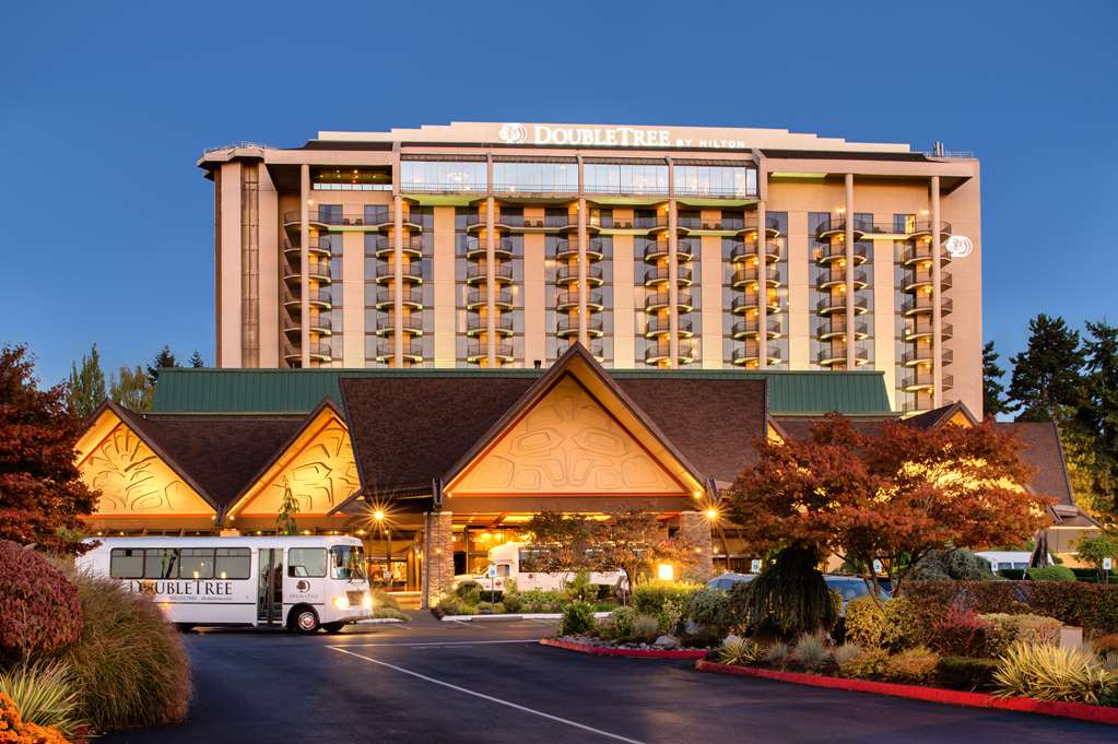 DoubleTree by Hilton Hotel Seattle Airport - Airport shuttle hotel near SEA