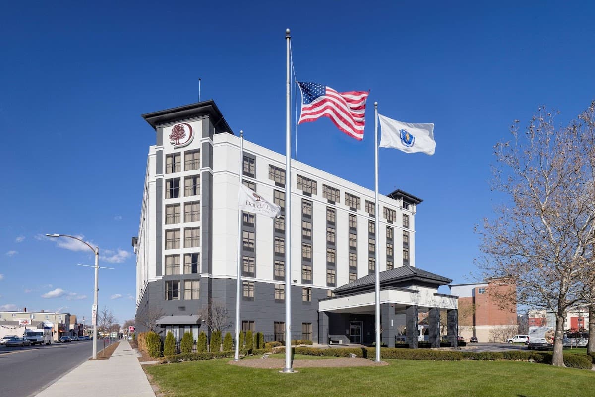 DoubleTree by Hilton Boston Logan Airport Chelsea - Airport shuttle hotel near BOS