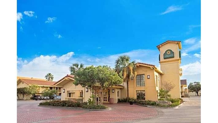 La Quinta Inn by Wyndham San Antonio Market Square - Airport shuttle hotel near SAT