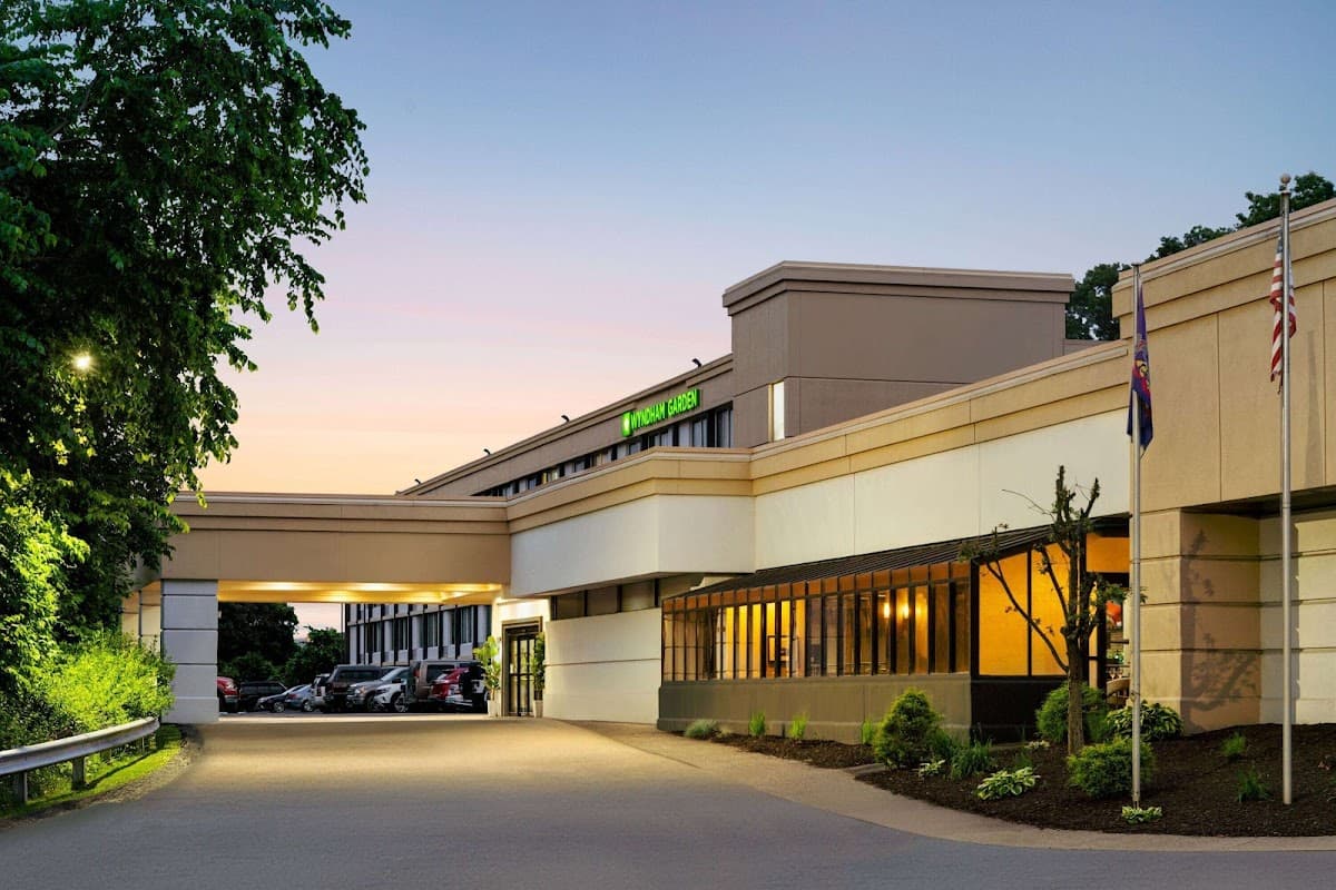 Wyndham Garden Pittsburgh Airport - Airport shuttle hotel near PIT