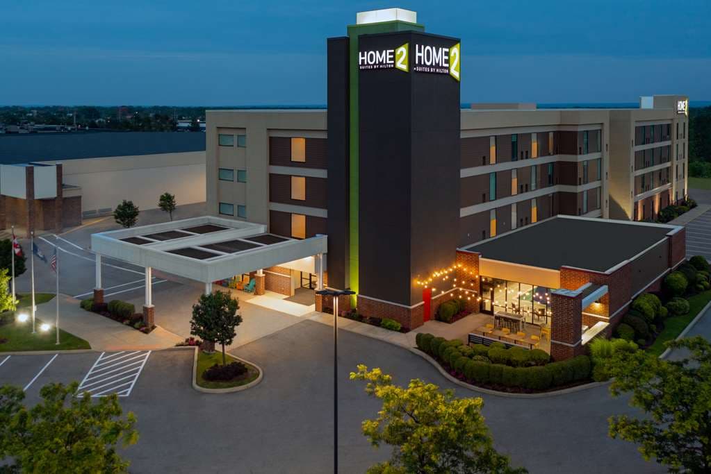 Home2 Suites by Hilton Buffalo Airport/Galleria Mall - Airport shuttle hotel near BUF