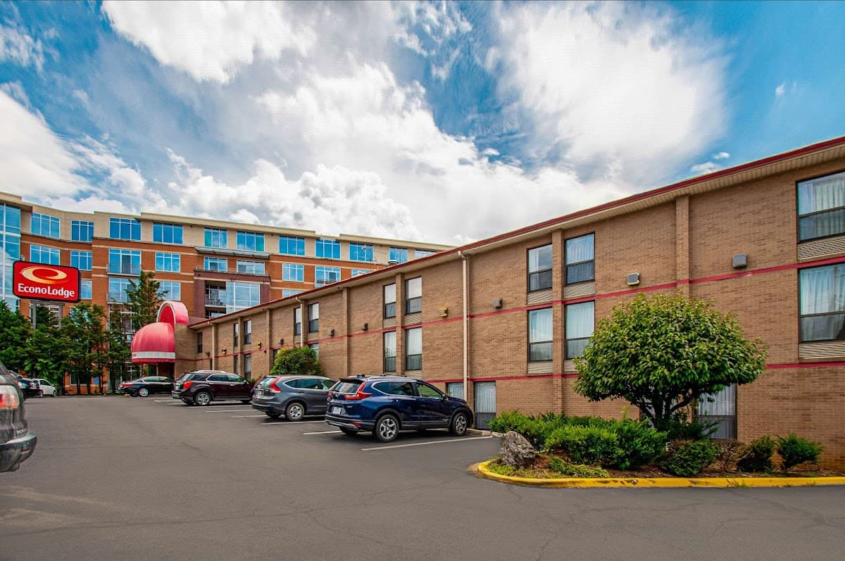 Econo Lodge Metro - Airport shuttle hotel near IAD
