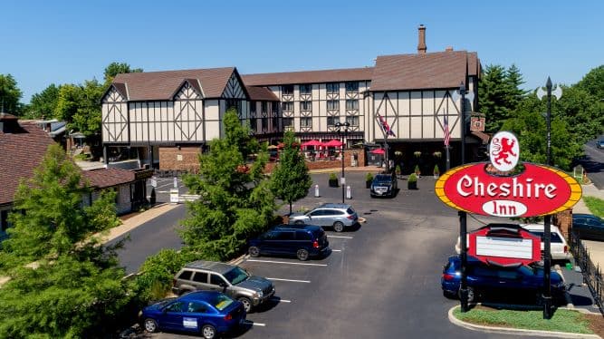 The Cheshire - Airport shuttle hotel near STL