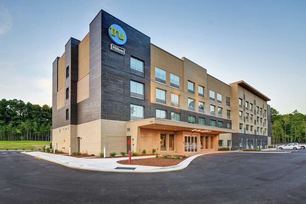 Tru by Hilton Raleigh Durham Airport - Airport shuttle hotel near RDU