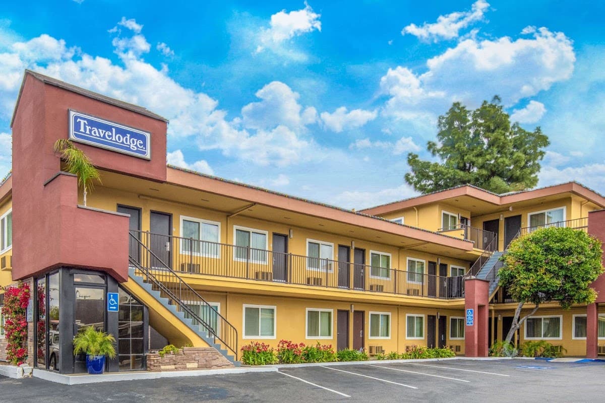 Travelodge by Wyndham Burbank-Glendale - Airport shuttle hotel near BUR