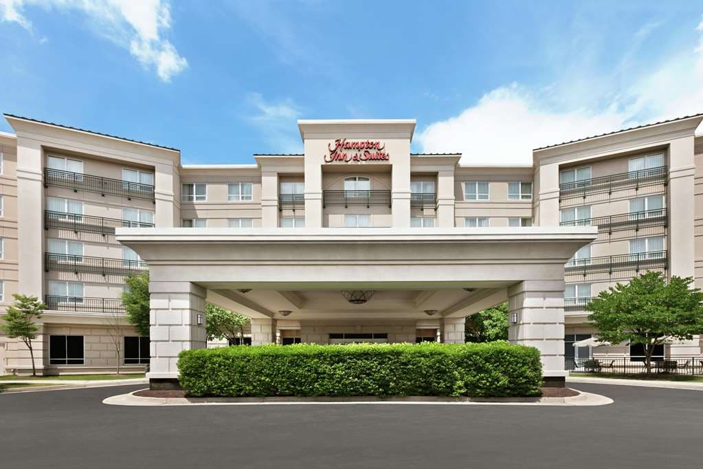 Hampton Inn & Suites Washington-Dulles International Airport - Airport shuttle hotel near IAD