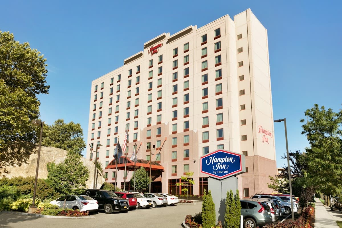 Hampton Inn New York - LaGuardia Airport - Airport shuttle hotel near LGA