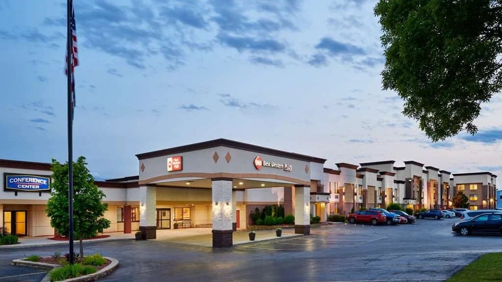 Best Western Plus Milwaukee Airport Hotel & Conference Center - Airport shuttle hotel near MKE
