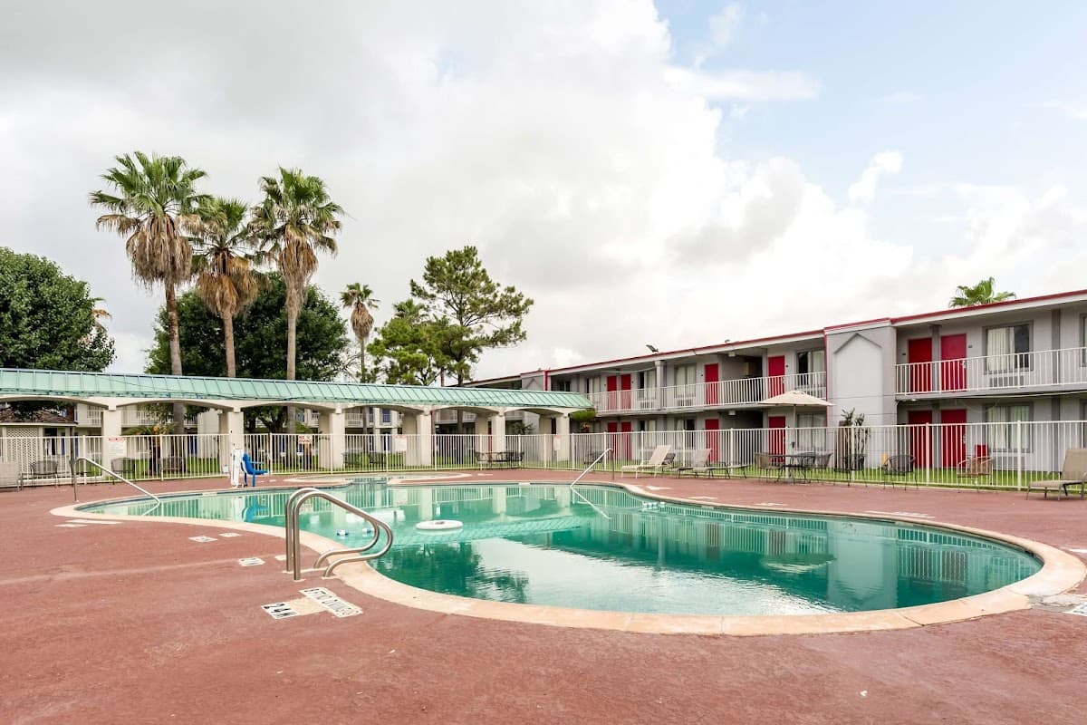 Motel 6 Houston, TX - East - Airport shuttle hotel near HOU