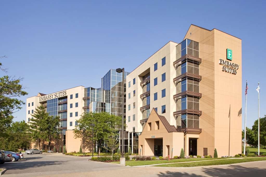 Embassy Suites by Hilton St. Louis Airport - Airport shuttle hotel near STL