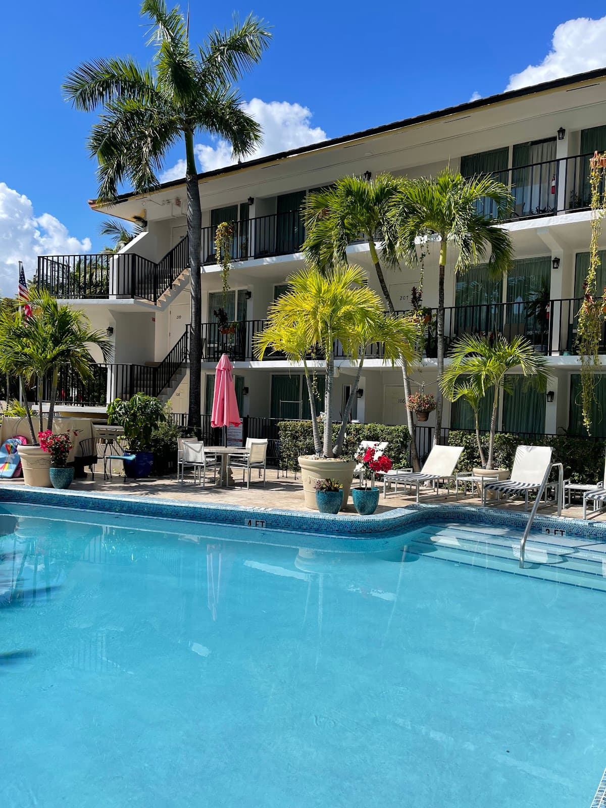 Ocean Mile Hotel & Suites - Airport shuttle hotel near FLL