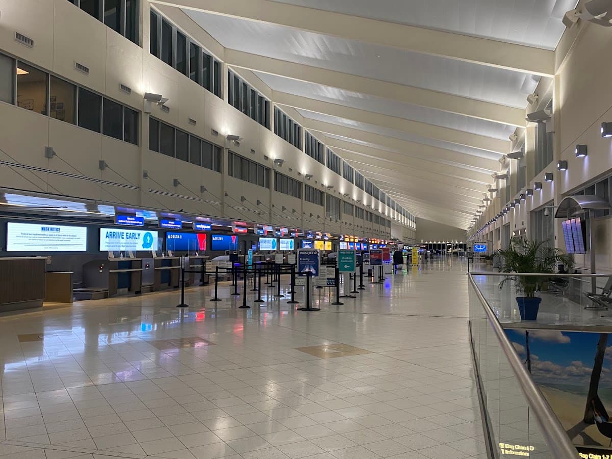 Southwest Florida International Airport - Airport shuttle hotel near RSW
