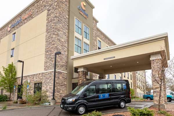 Comfort Suites Denver near Anschutz Medical Campus - Airport shuttle hotel near DEN