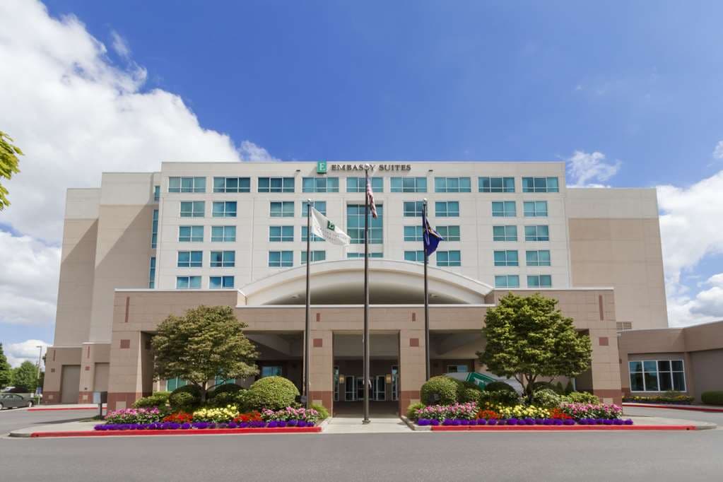 Embassy Suites by Hilton Portland Airport - Airport shuttle hotel near PDX
