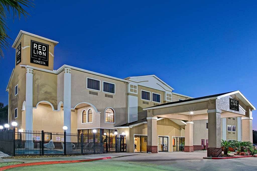 Red Lion Inn & Suites IAH Airport East - Airport shuttle hotel near IAH