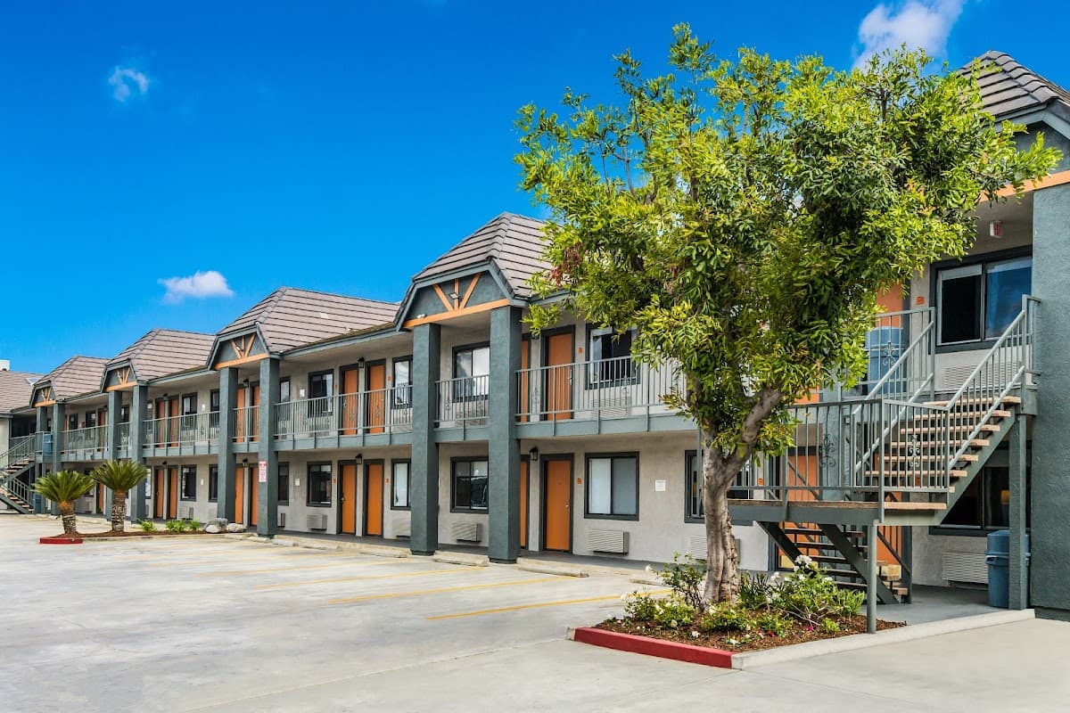 Hotel Hacienda at Ontario Ranch - Airport shuttle hotel near ONT