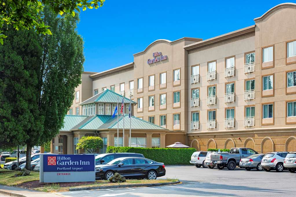 Hilton Garden Inn Portland Airport - Airport shuttle hotel near PDX