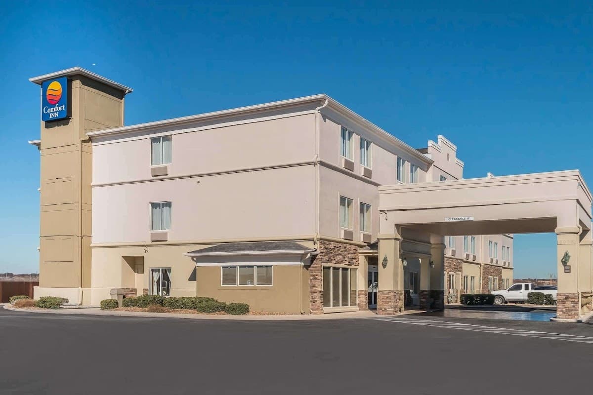 Comfort Inn near Frost Bank Center - Airport shuttle hotel near SAT