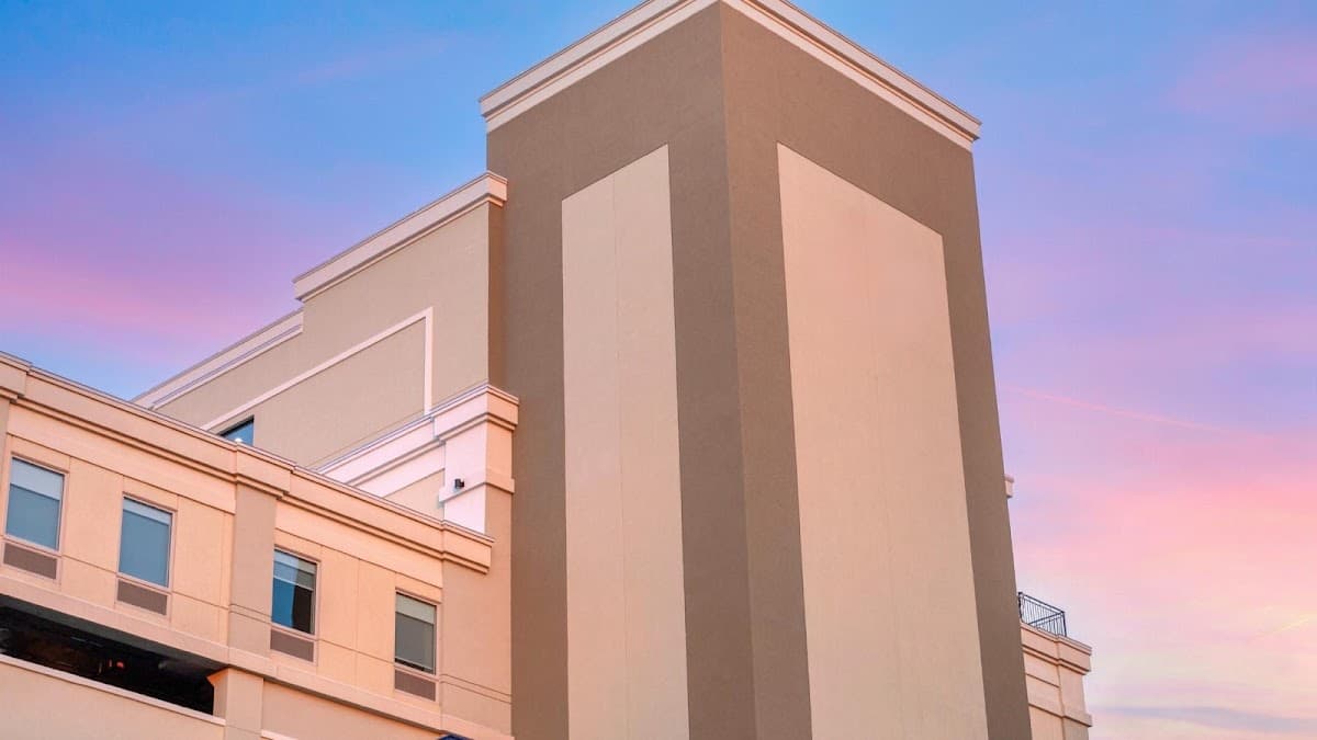 Four Points by Sheraton Newark Airport - Airport shuttle hotel near EWR