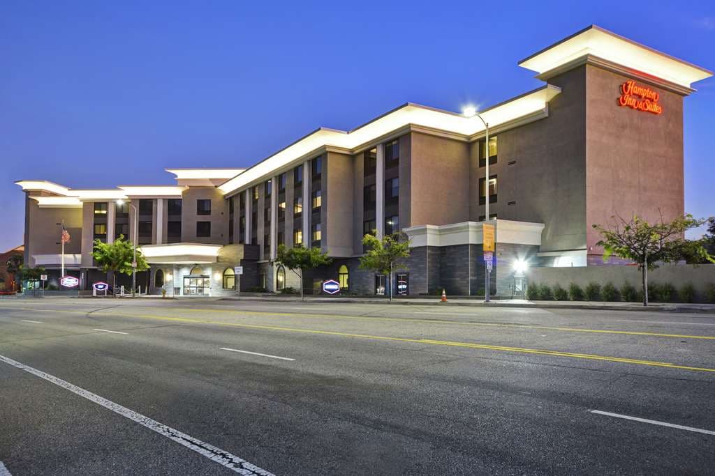 Hampton Inn and Suites Los Angeles Burbank Airport - Airport shuttle hotel near BUR