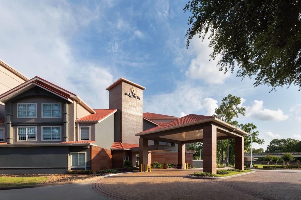 La Quinta Inn & Suites by Wyndham Houston Bush IAH South - Airport shuttle hotel near IAH