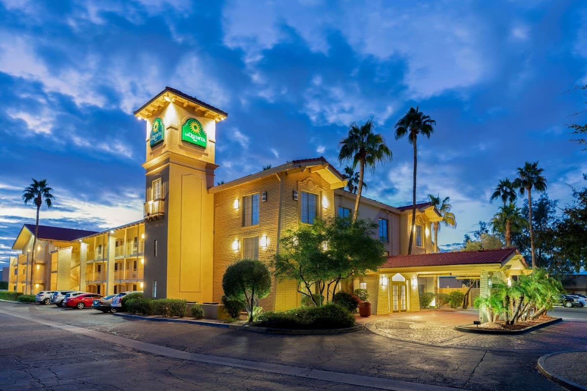 La Quinta Inn by Wyndham Phoenix Sky Harbor Airport - Airport shuttle hotel near PHX