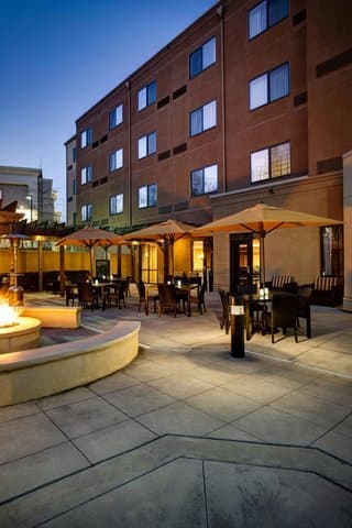 Courtyard by Marriott Atlanta Airport West - Airport shuttle hotel near ATL