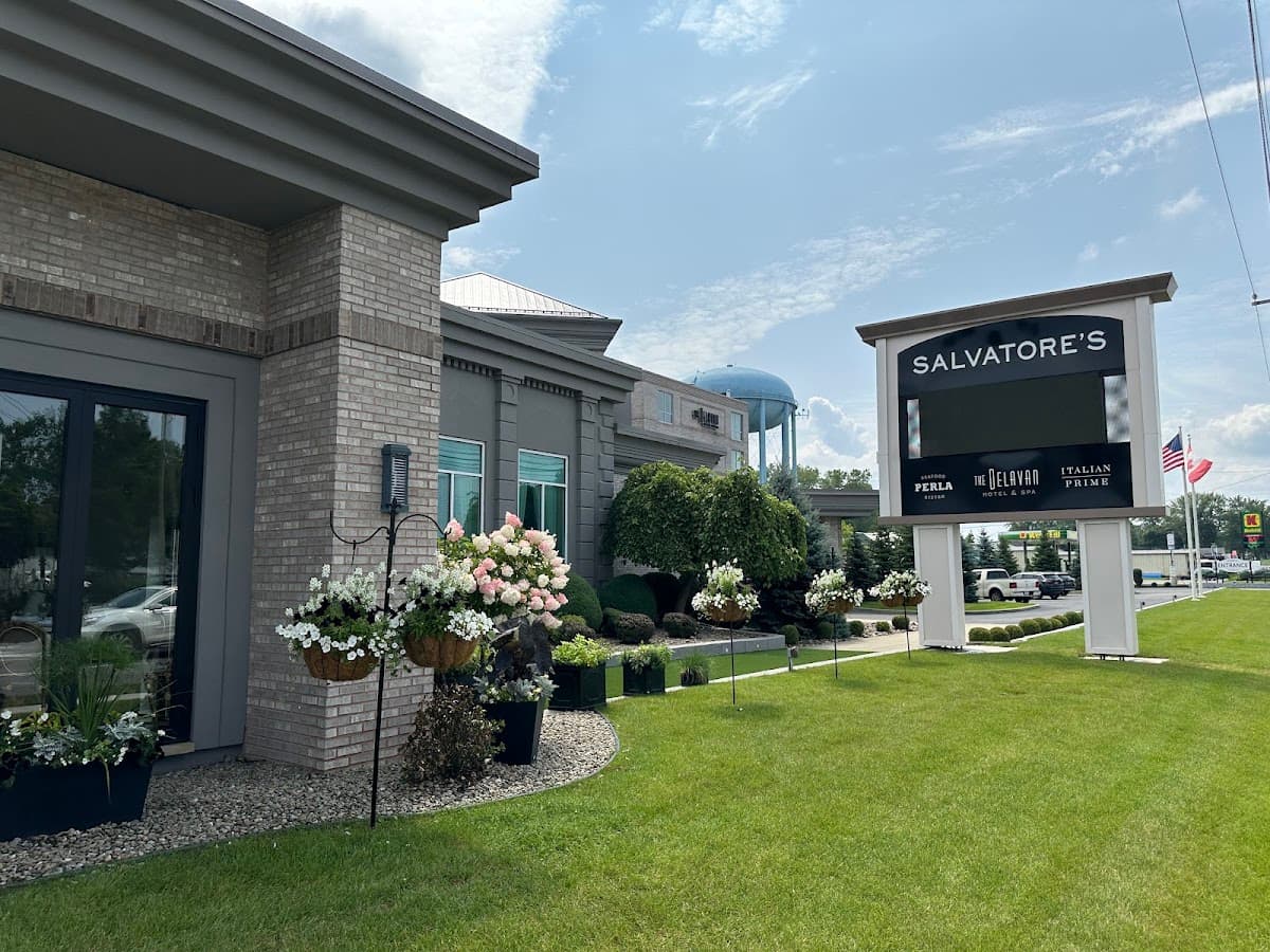 The Delavan Hotel - Airport shuttle hotel near BUF