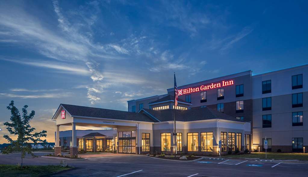 Hilton Garden Inn Pittsburgh Airport - Airport shuttle hotel near PIT
