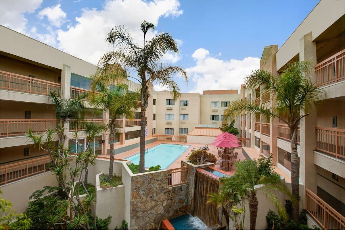 Ramada by Wyndham Hawthorne/LA Stadium - Airport shuttle hotel near LAX