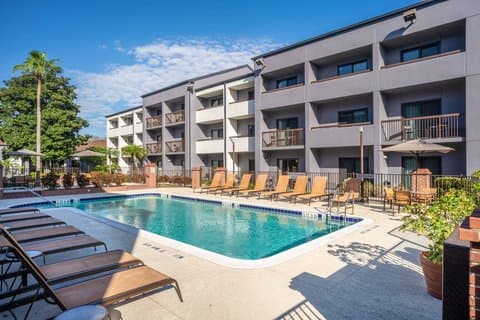 Courtyard by Marriott Orlando Airport - Airport shuttle hotel near MCO